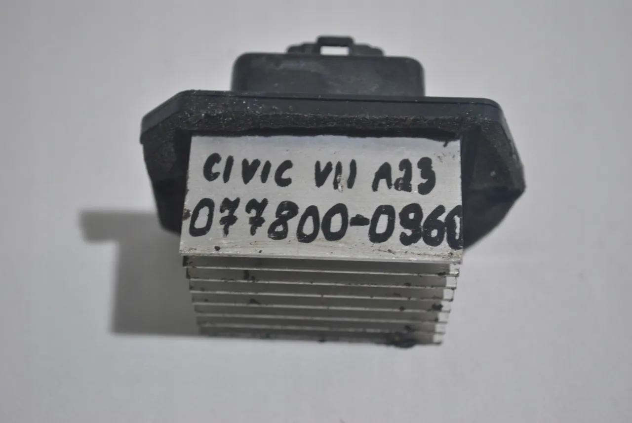 Zdjęcie Gdzie jest rezystor dmuchawy Honda Civic VII - uniknij kosztownych napraw