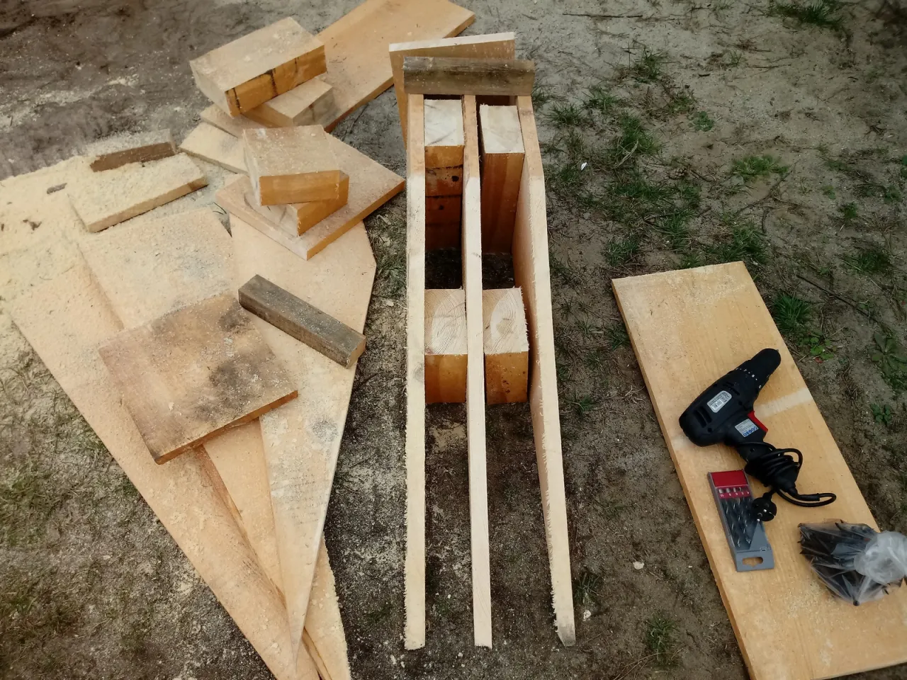 Szkic konstrukcyjny drewnianego najazdu samochodowego