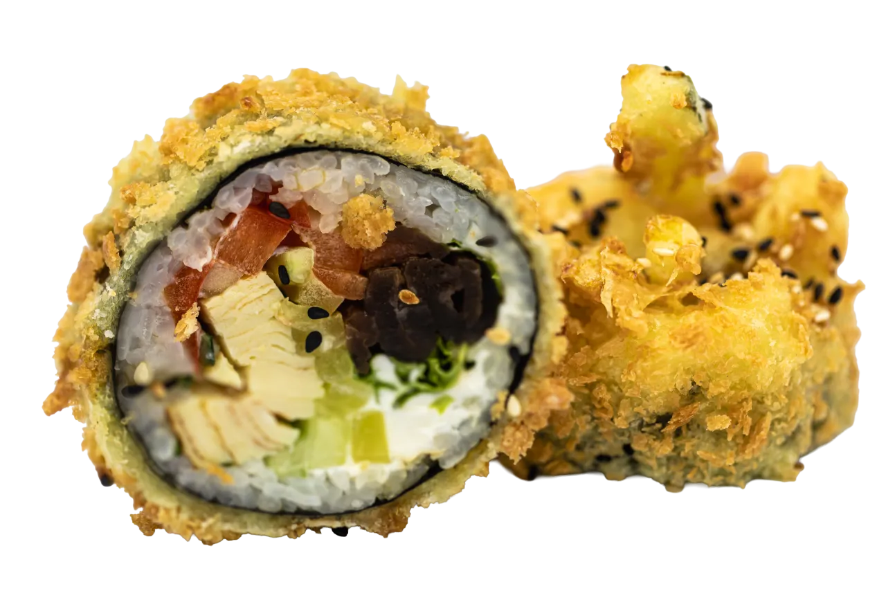 Chrupiące rolki sushi z widocznymi składnikami co do sushi do środka: ryż, łosoś, awokado, og&oacute;rek, ser.