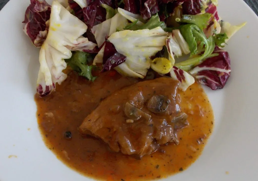 duszona biodr&oacute;wka wieprzowa w sosie