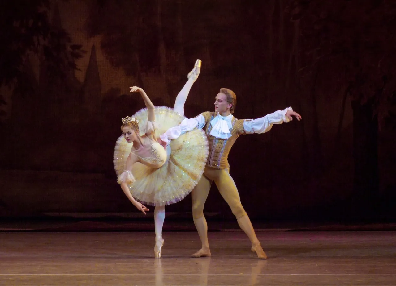 opera vs balet porównanie śpiewak tancerz