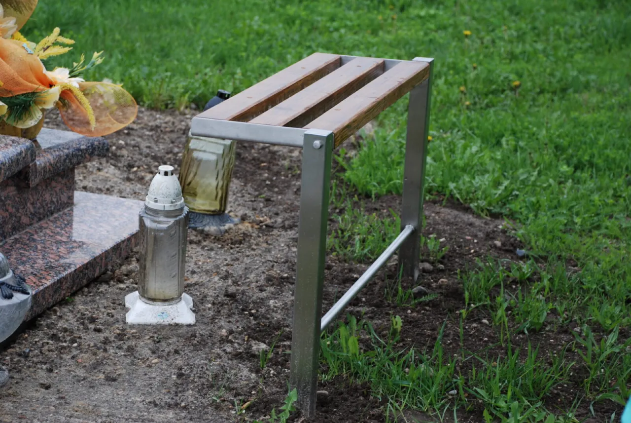 Montaż ławki cmentarnej cena