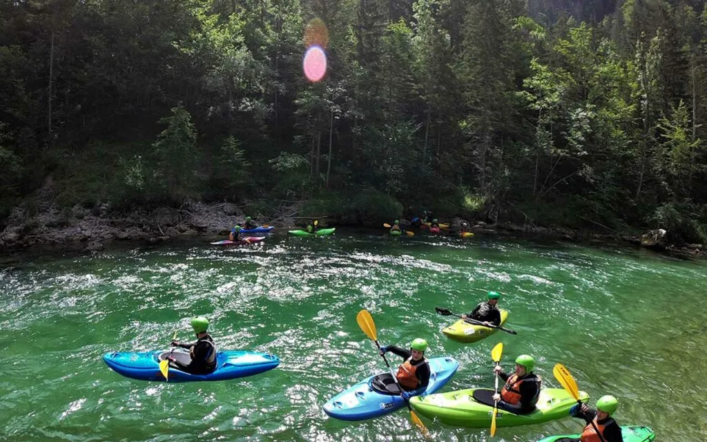 Zdjęcie Tory kajakarstwa g&oacute;rskiego w Polsce: przewodnik i kursy