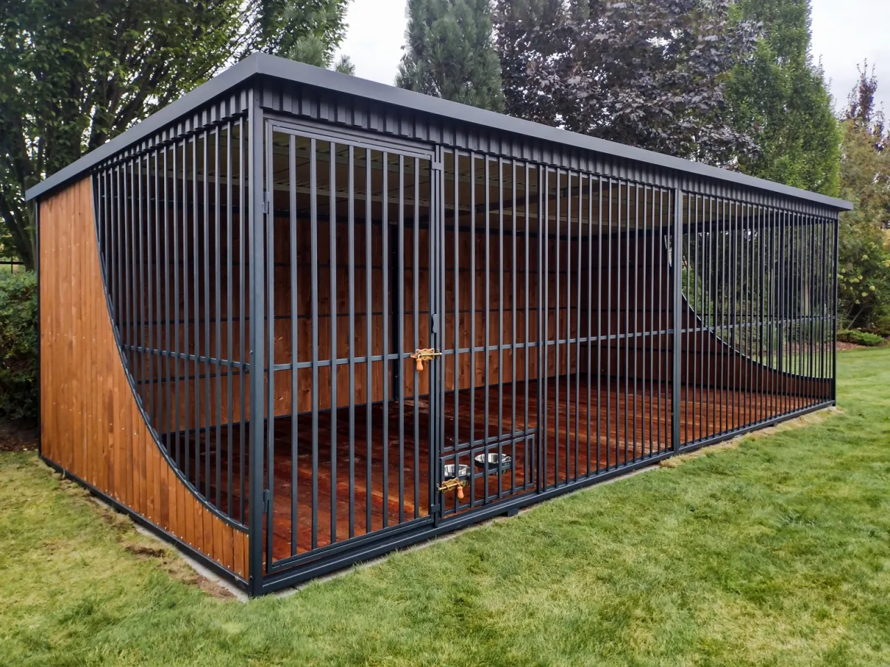 Materiały budowlane do budy dla psa: drewno, papa, styropian