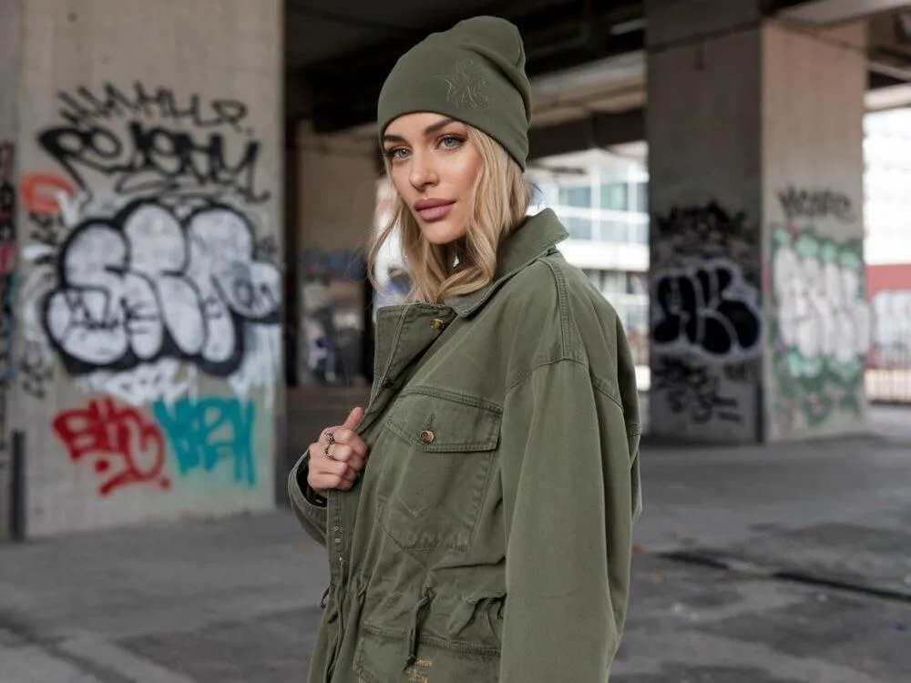 Stylizacje z parką i czapką casual miejska sportowa