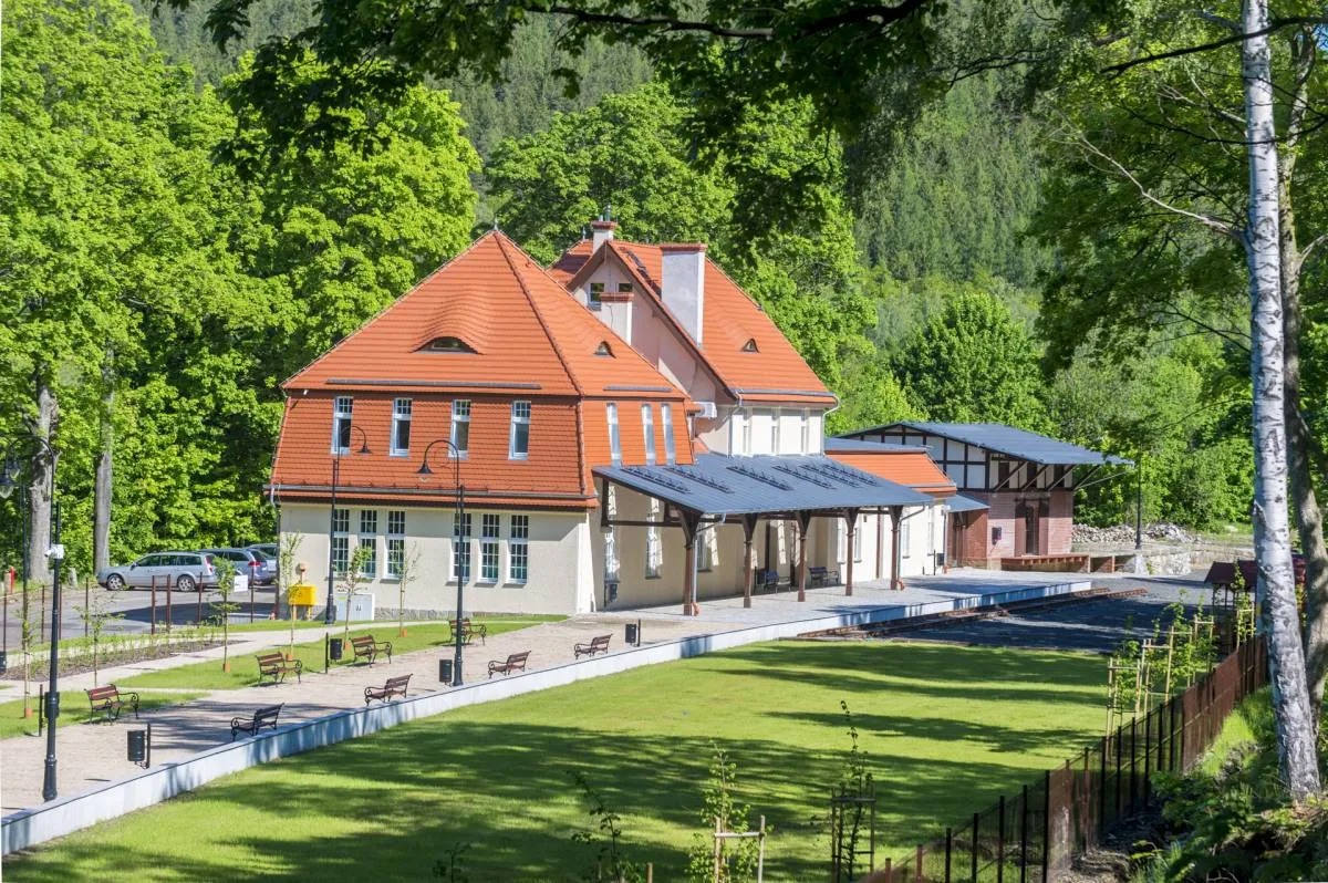 Nowy dworzec Świerad&oacute;w-Zdr&oacute;j Stacja Kultury mapa