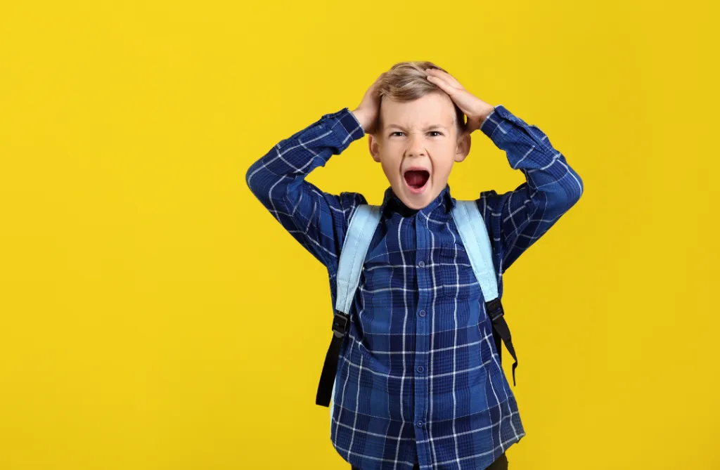 dziecko zestresowane w szkole, nastolatek z problemami emocjonalnymi