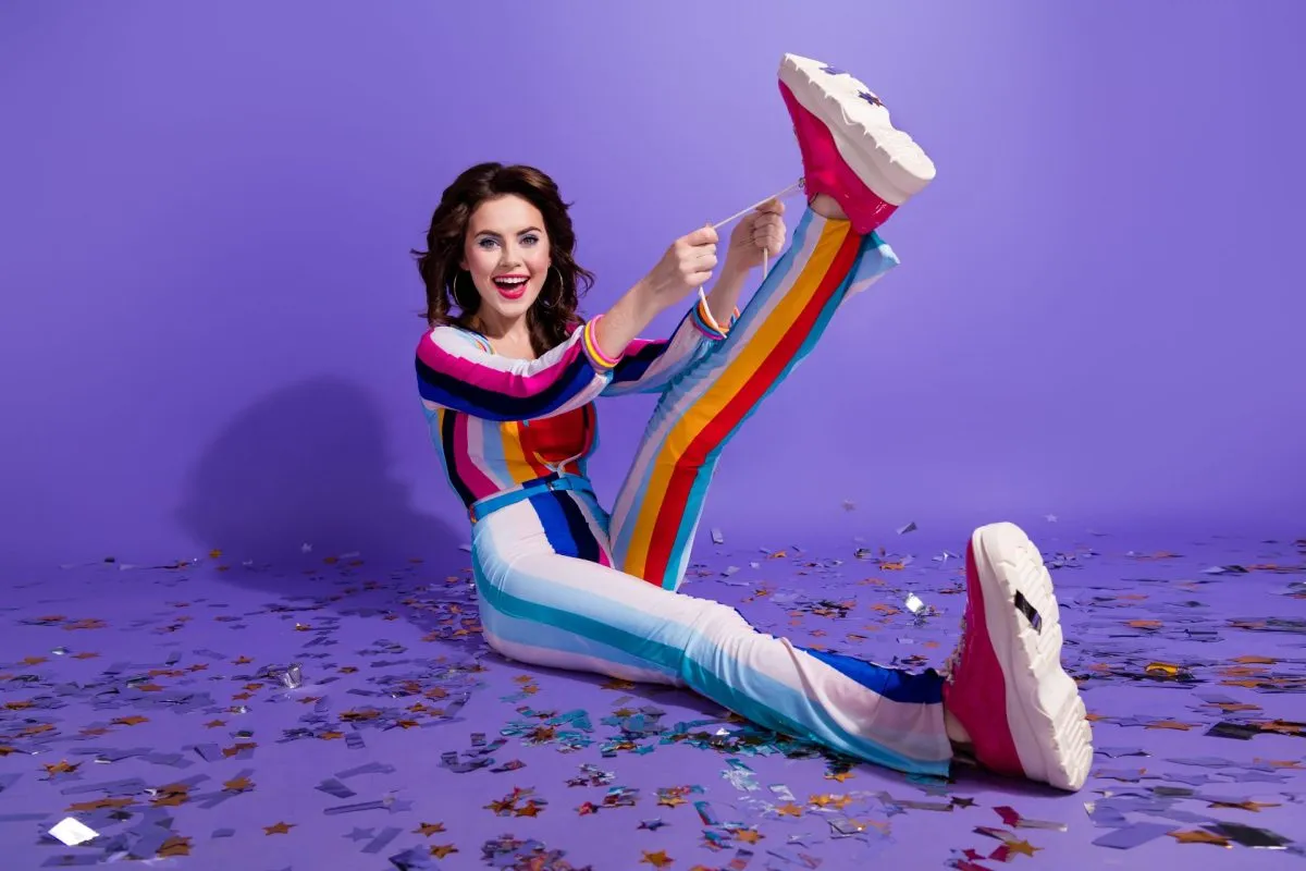 Moderne Outfits mit 80er Jahre Retro Sneaker Styling