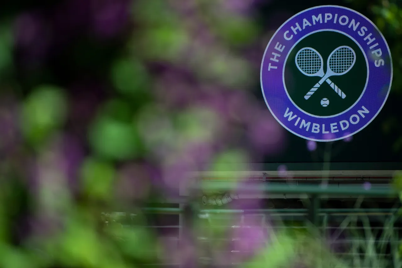 Wimbledon 2026 logo i kort trawiasty