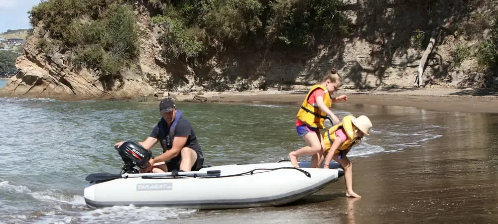 Pontony rekreacyjne i wędkarskie różnice wizualne