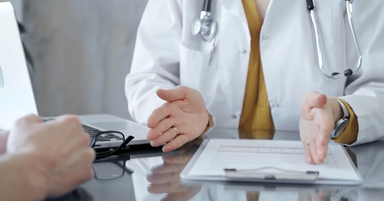 Tabela por&oacute;wnawcza koszt&oacute;w studi&oacute;w medycznych