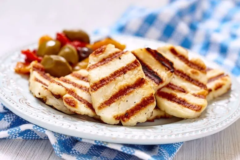 Halloumi smażone na patelni grillowej
