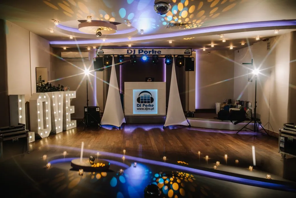 DJ na studniówkę sprzęt oświetlenie nagłośnienie