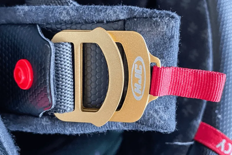 zapięcie mikrometryczne vs DD kask motocyklowy