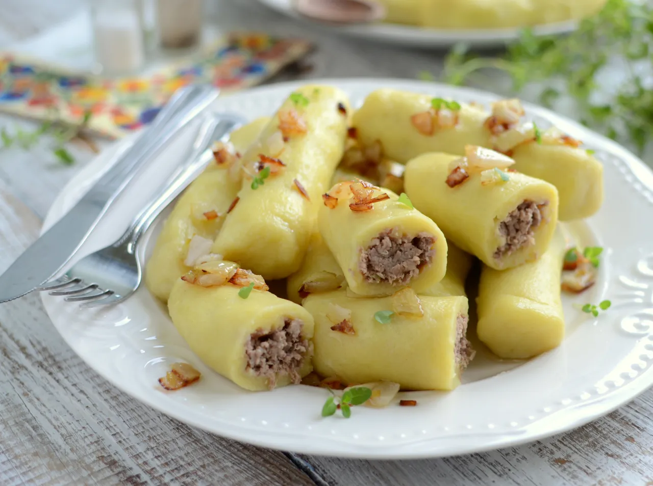 R&oacute;żne potrawy z farszem z mięsa rosołowego