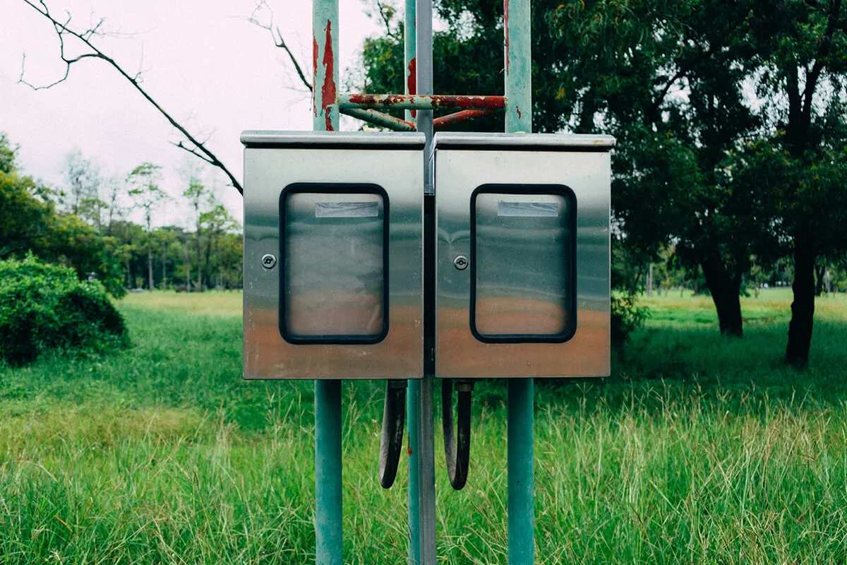 proces podłączenia prądu do działki infografika