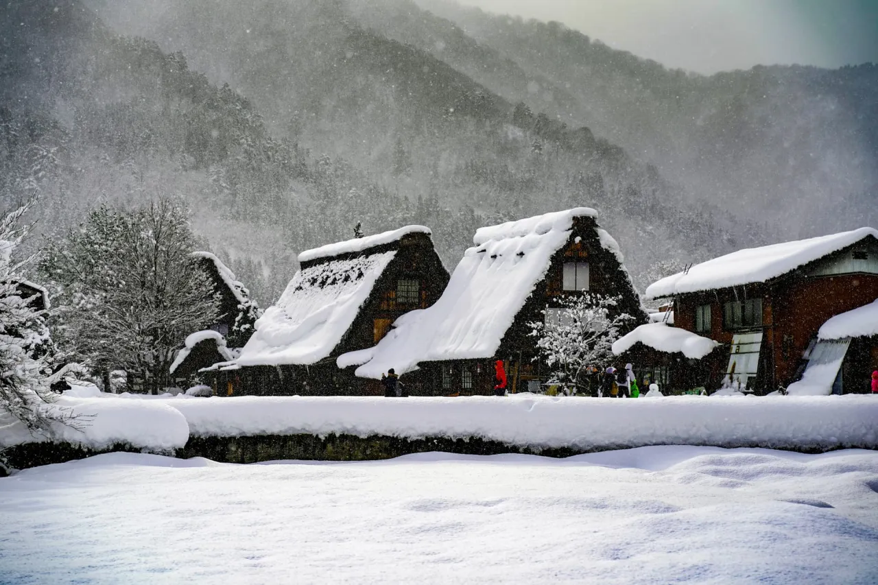 Shirakawa-go domy gassho-zukuri zima