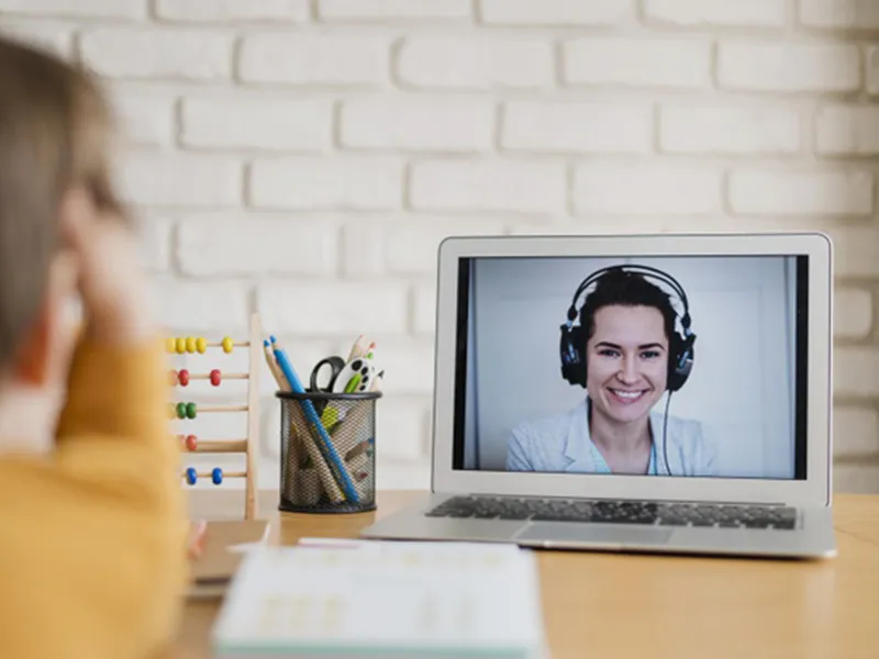 uczeń ze specjalnymi potrzebami nauka online