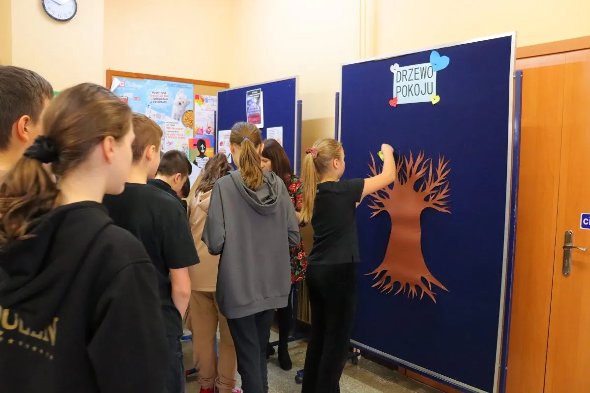 Drzewo Pokoju wiersz symbolika