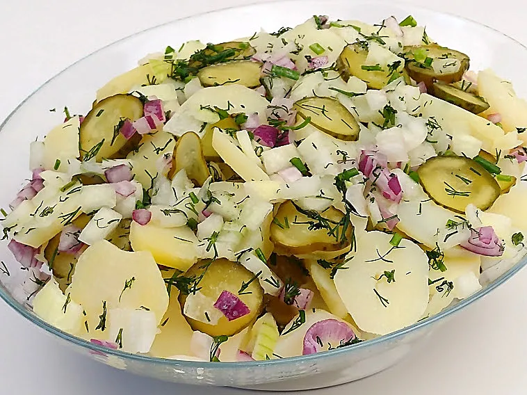 Lekka sałatka ziemniaczana bez majonezu