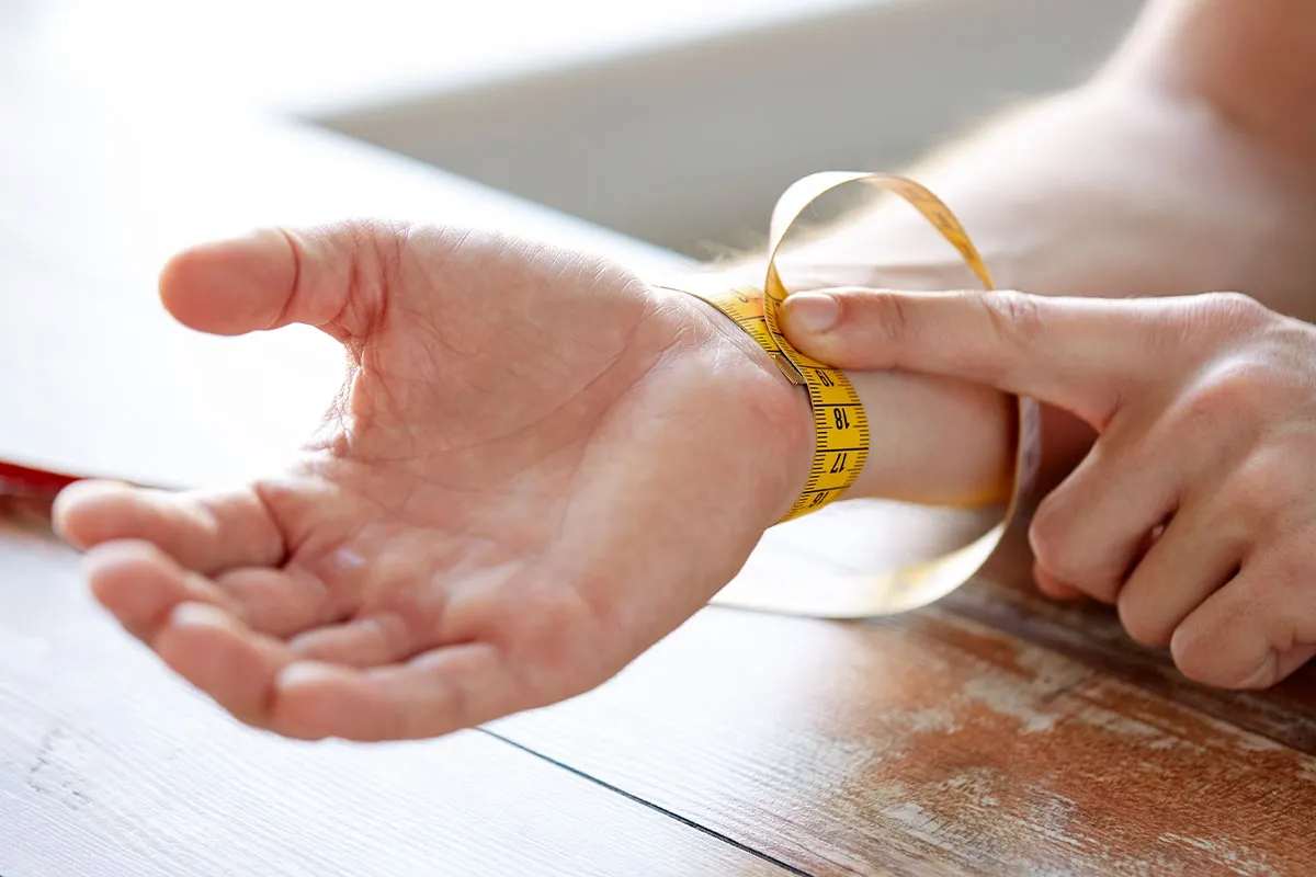 jak dobrać rozmiar zegarka do nadgarstka