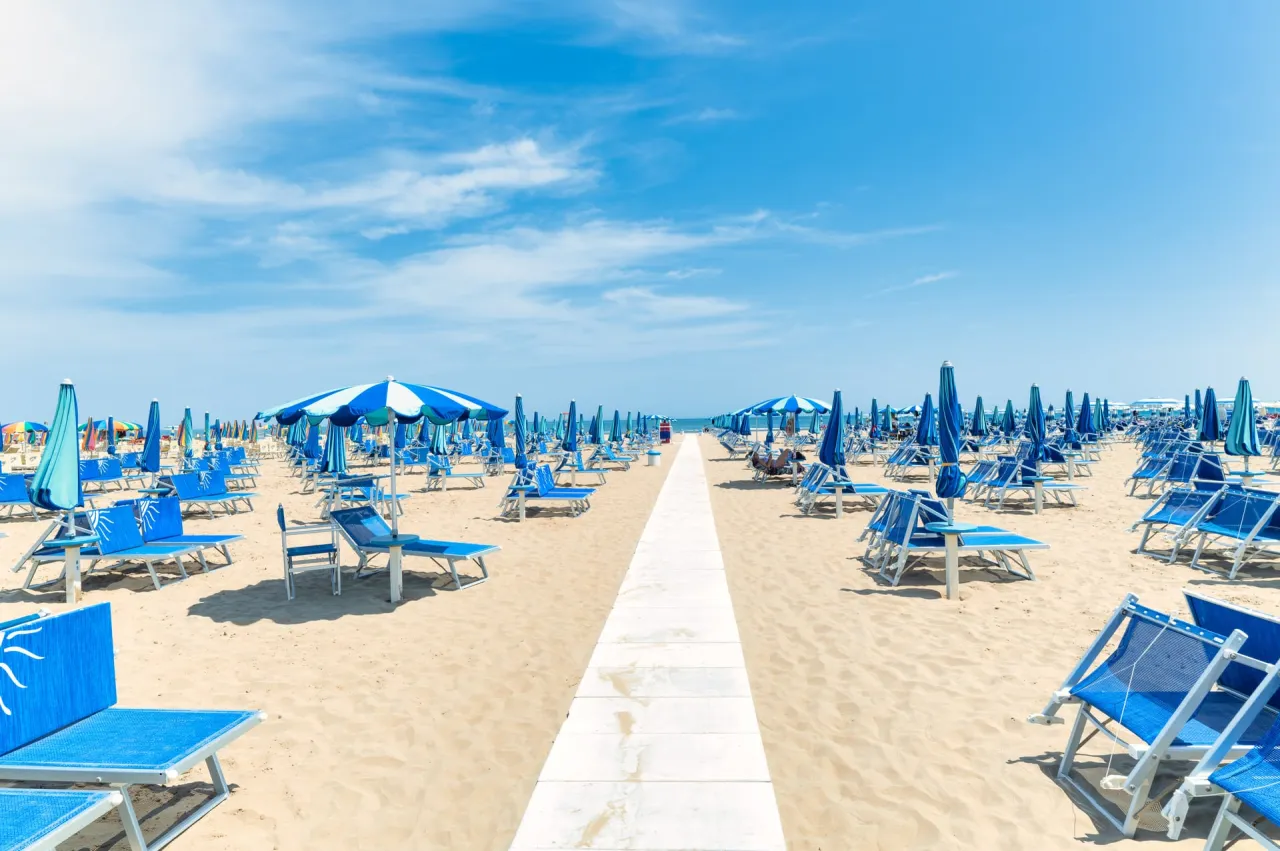 Spiaggia Libera vs Stabilimento Balneare Italien