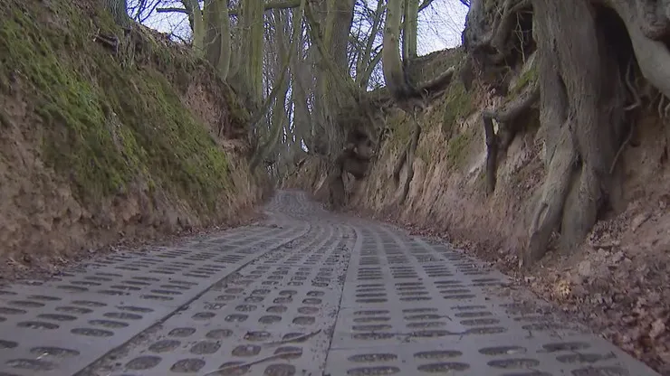 Kręta droga wąwóz lessowy Kazimierz Dolny motocykl