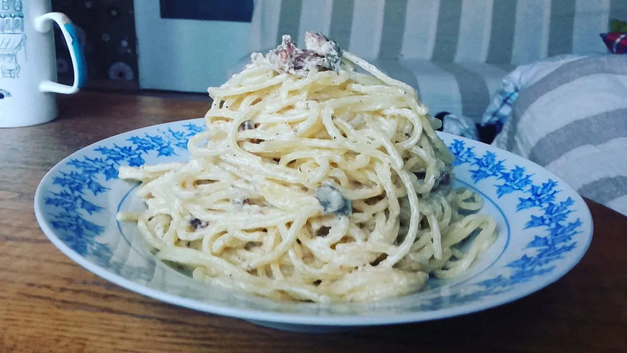 spaghetti carbonara z mascarpone gotowe danie
