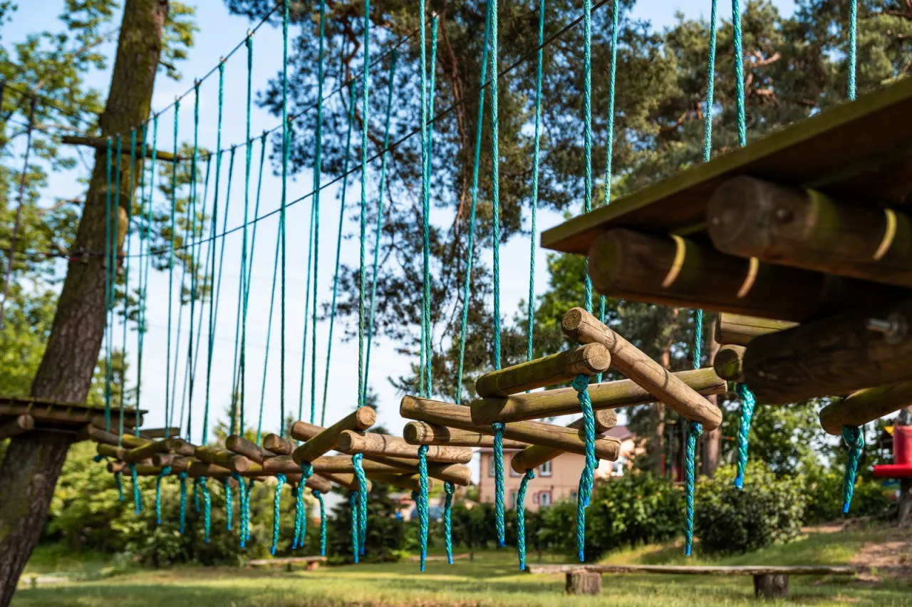 Rodzinny park linowy nad morzem trasy dla dzieci