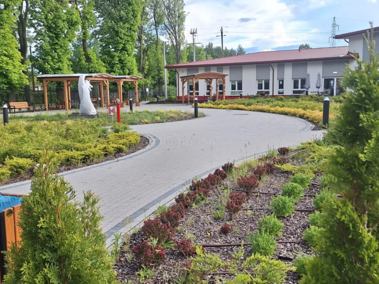 Dom opieki Pilaszków park zieleń