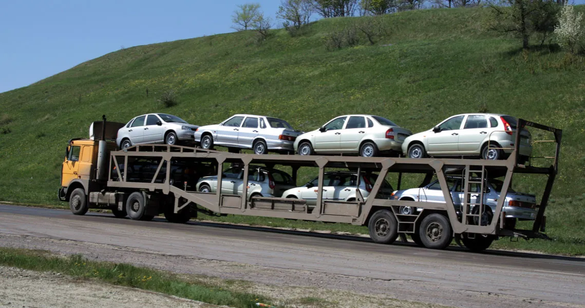 laweta transport samochodu