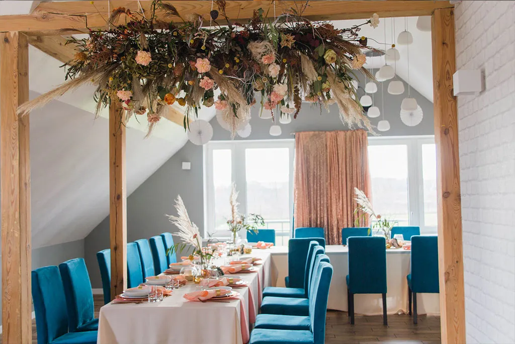 rodzinne przyjęcie domowe stół