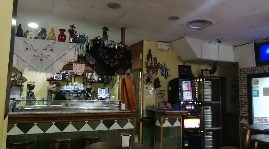 Fachada bar de tapas tradicional Villanueva del Pardillo