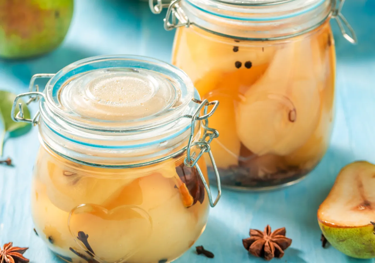 Gruszki w syropie i w occie do lodów waniliowych porównanie