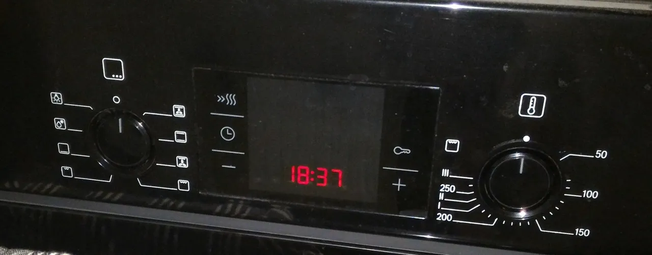 panel sterowania piekarnika Bosch z kluczykiem