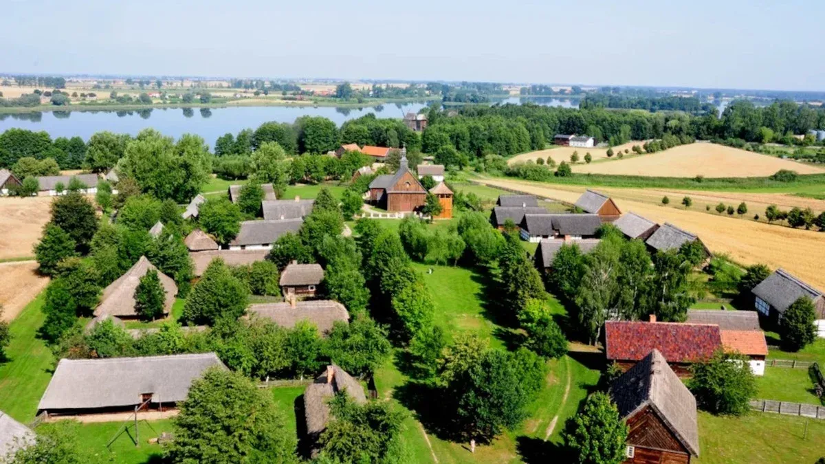 Zdjęcie Godziny otwarcia skansenu w Dziekanowicach – nie przegap wizyty!