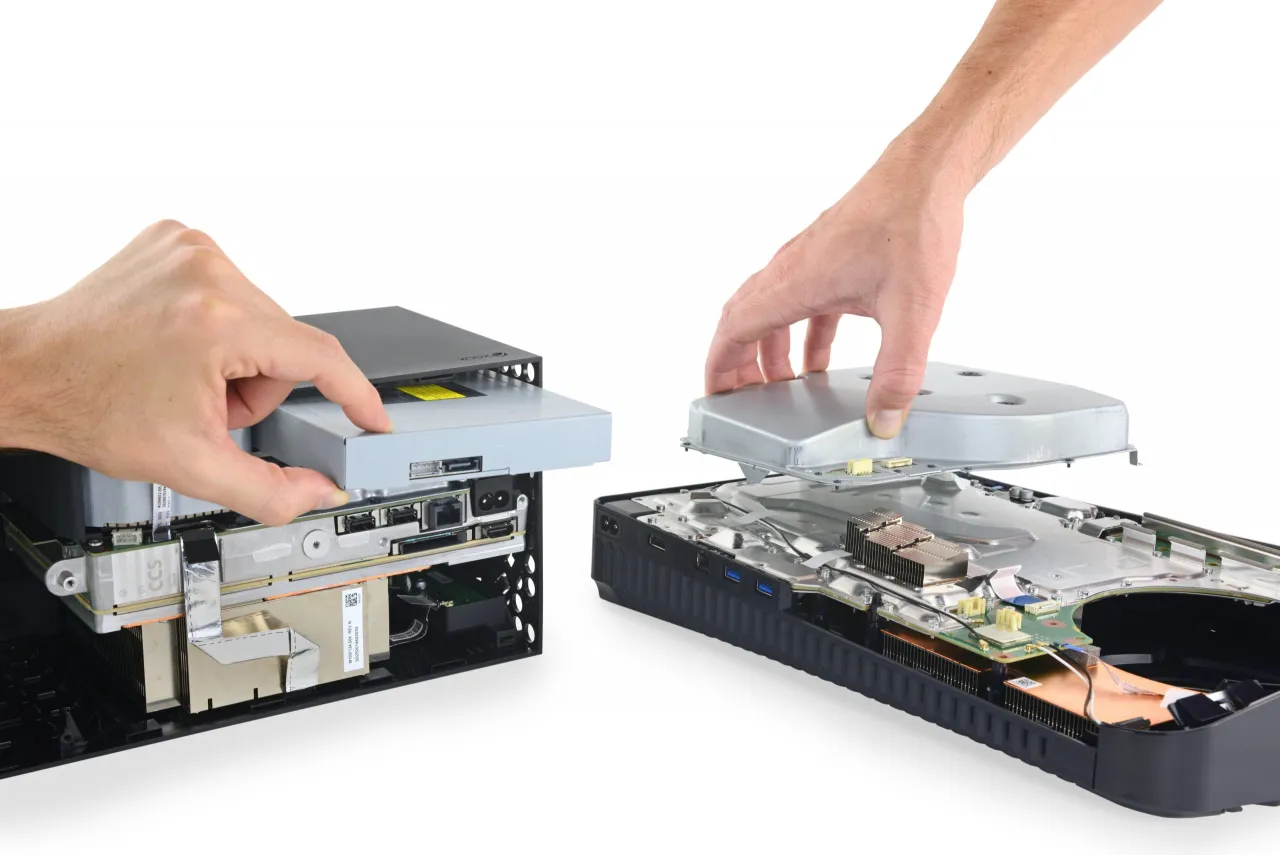 PS5 i Xbox Series X wnętrze podzespoły