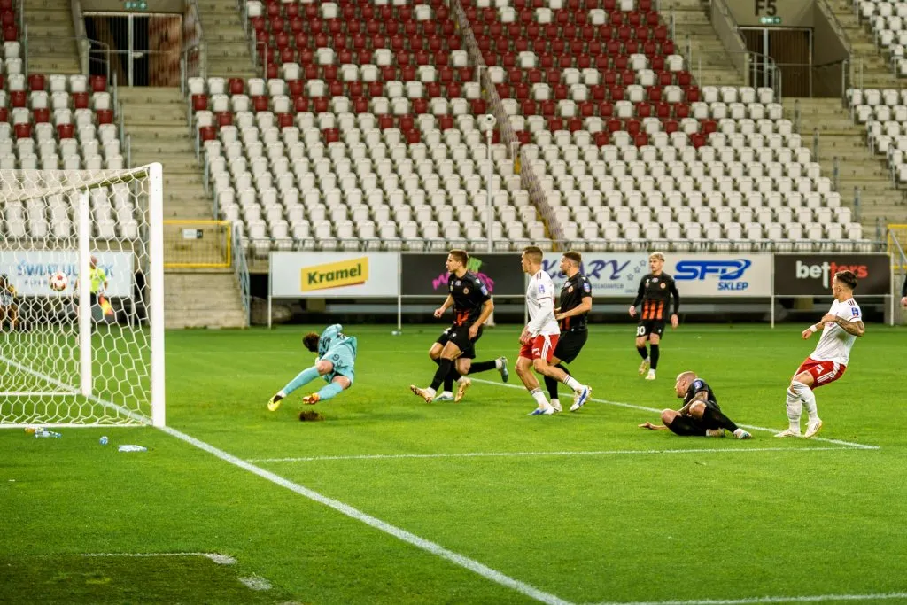 Mecz piłki nożnej dogrywka emocje