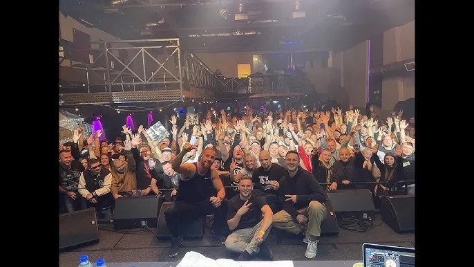 Peja koncert scena dynamiczne ujęcie