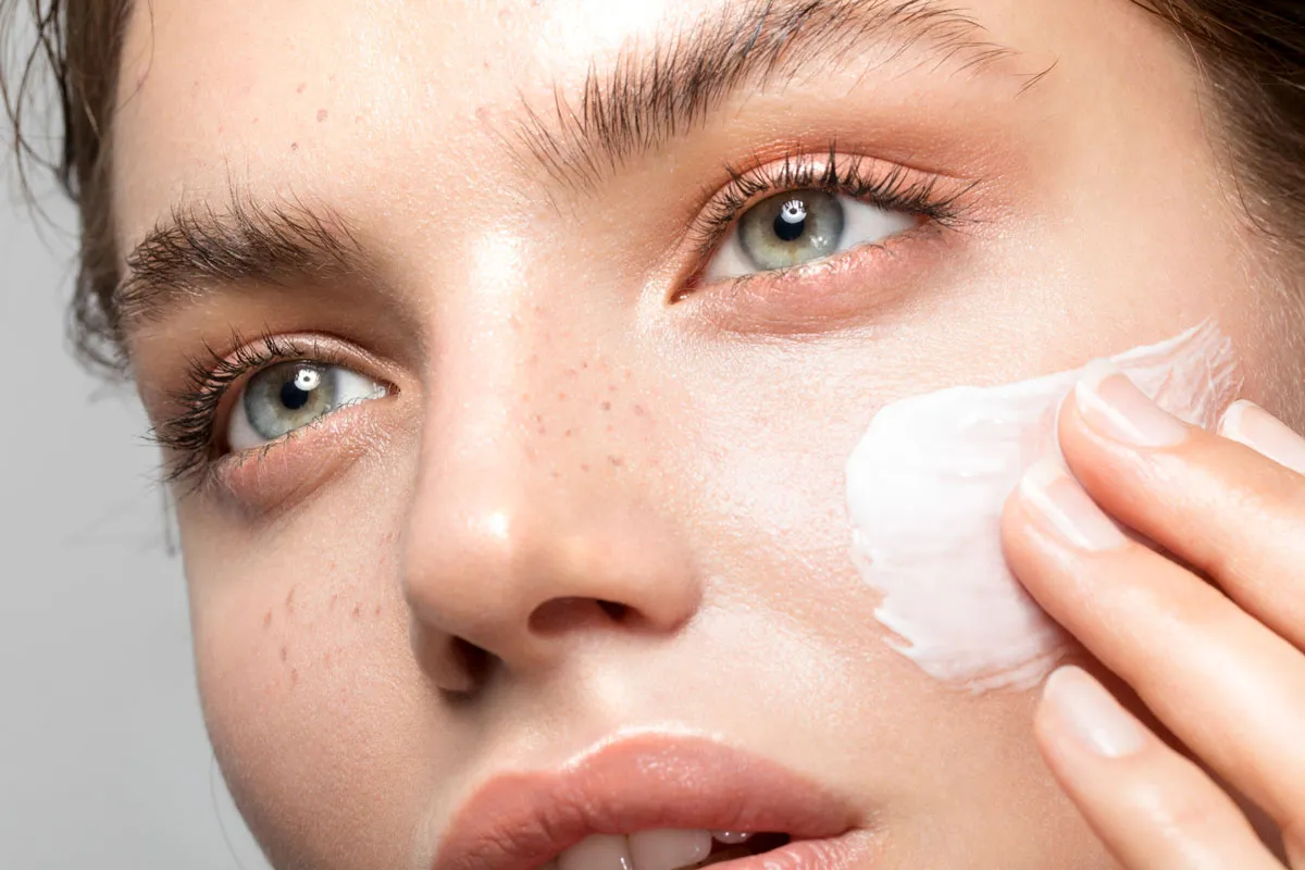 Codzienna rutyna pielęgnacji twarzy krok po kroku