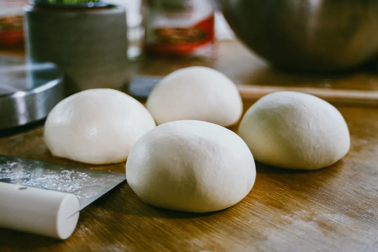 Jak mrozić ciasto na pizzę krok po kroku