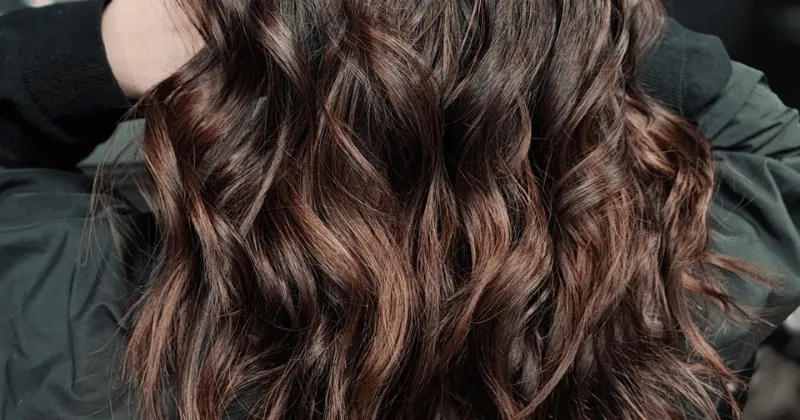 modne brązy włosy jesień 2025