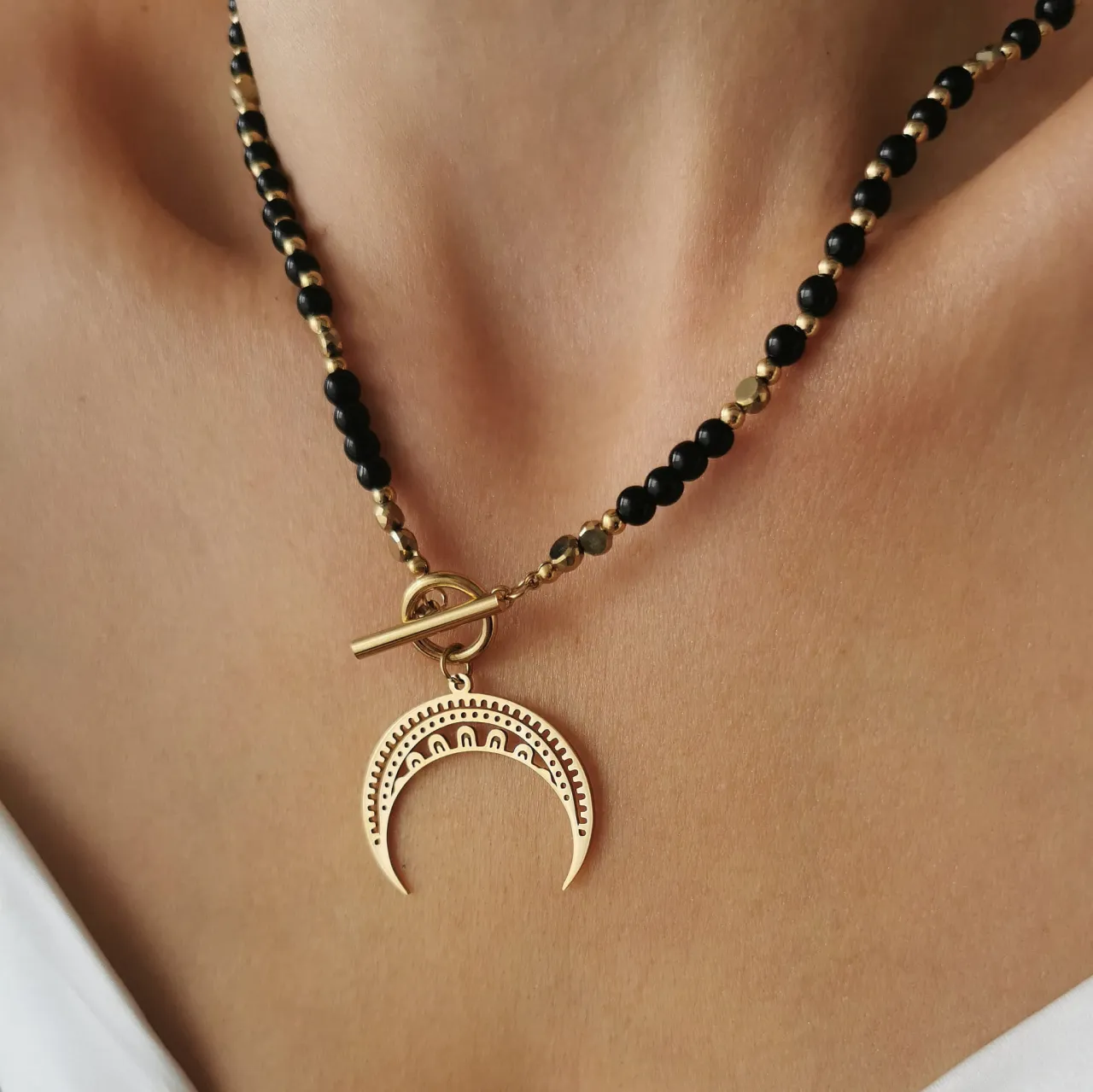 naszyjnik odwr&oacute;cony księżyc lunula
