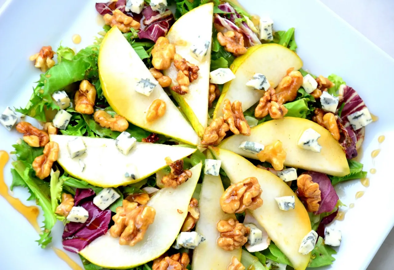 sałatka ser gruszka orzechy wariacje