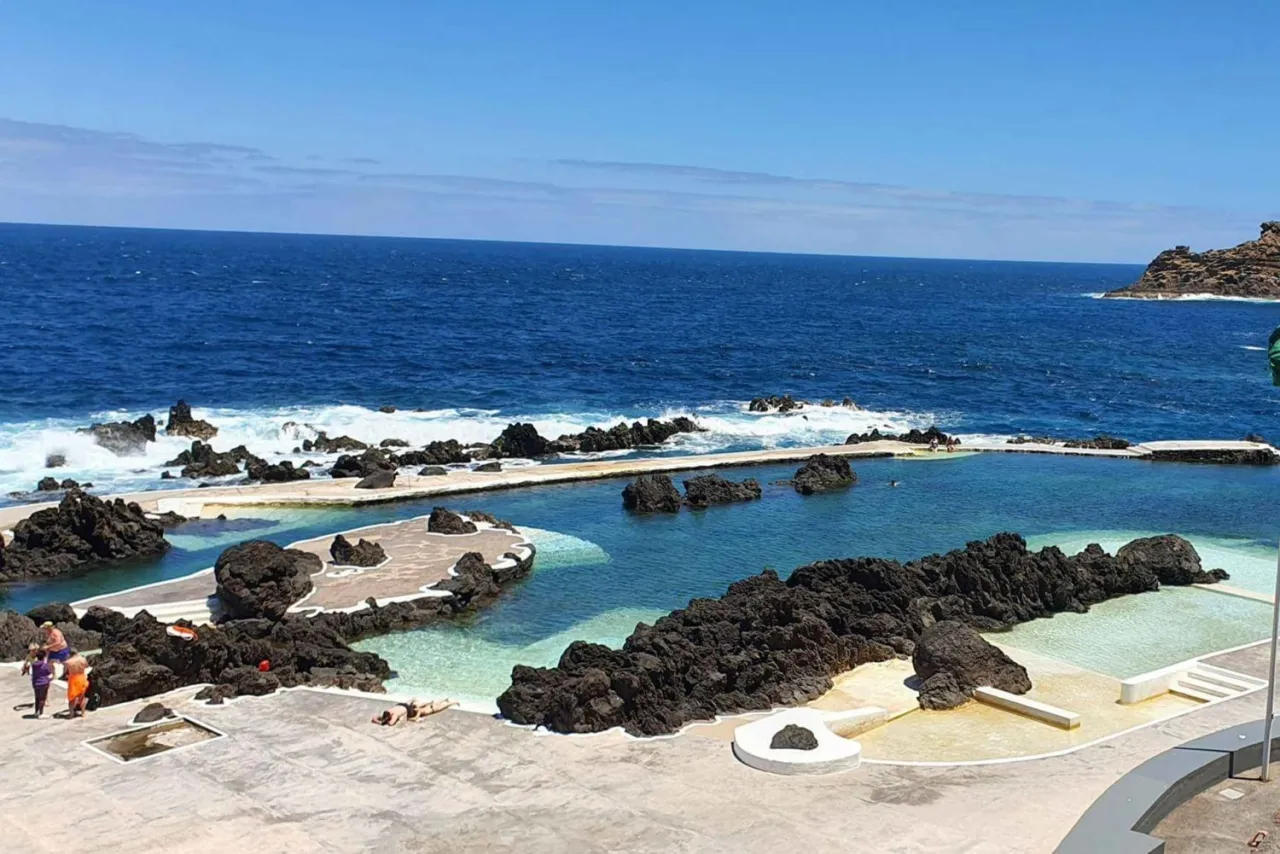 Naturalne baseny lawowe Porto Moniz