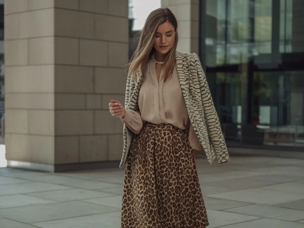 Spódnica w panterkę różne faktury bluzek