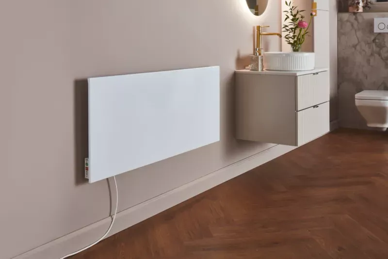 grzejnik w zabudowie meblowej z termostatem