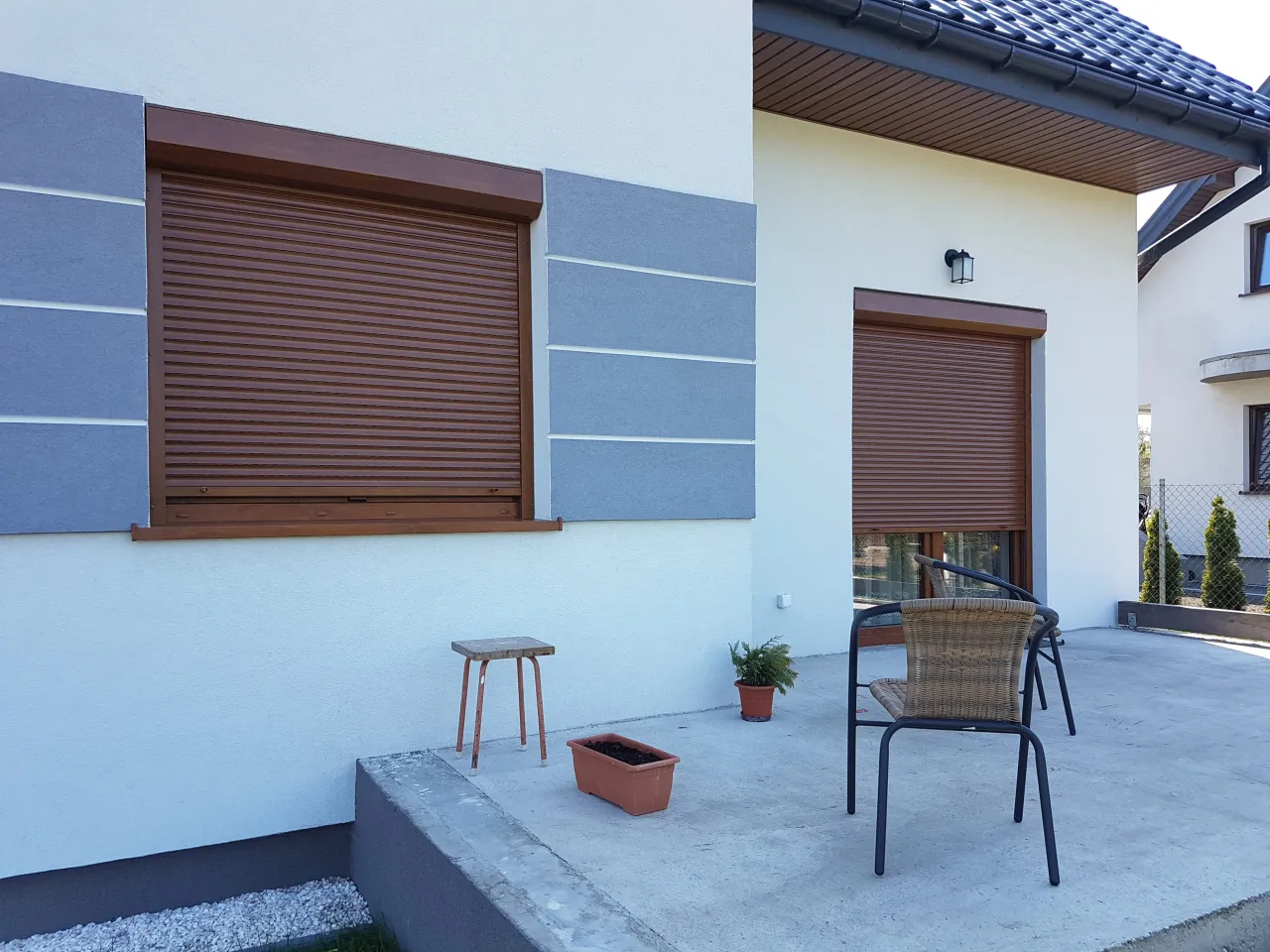 Rolety butelkowa zieleń granat brązowe okna