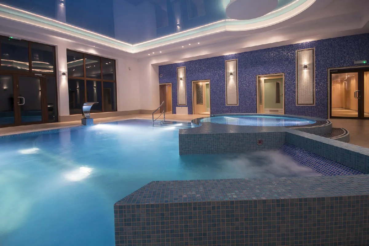 Hotel Kmicic Złoty Potok SPA basen