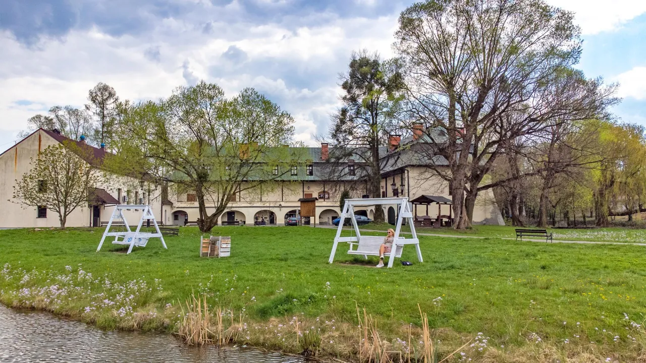 Zamek w Kończycach Małych dawniej i dziś